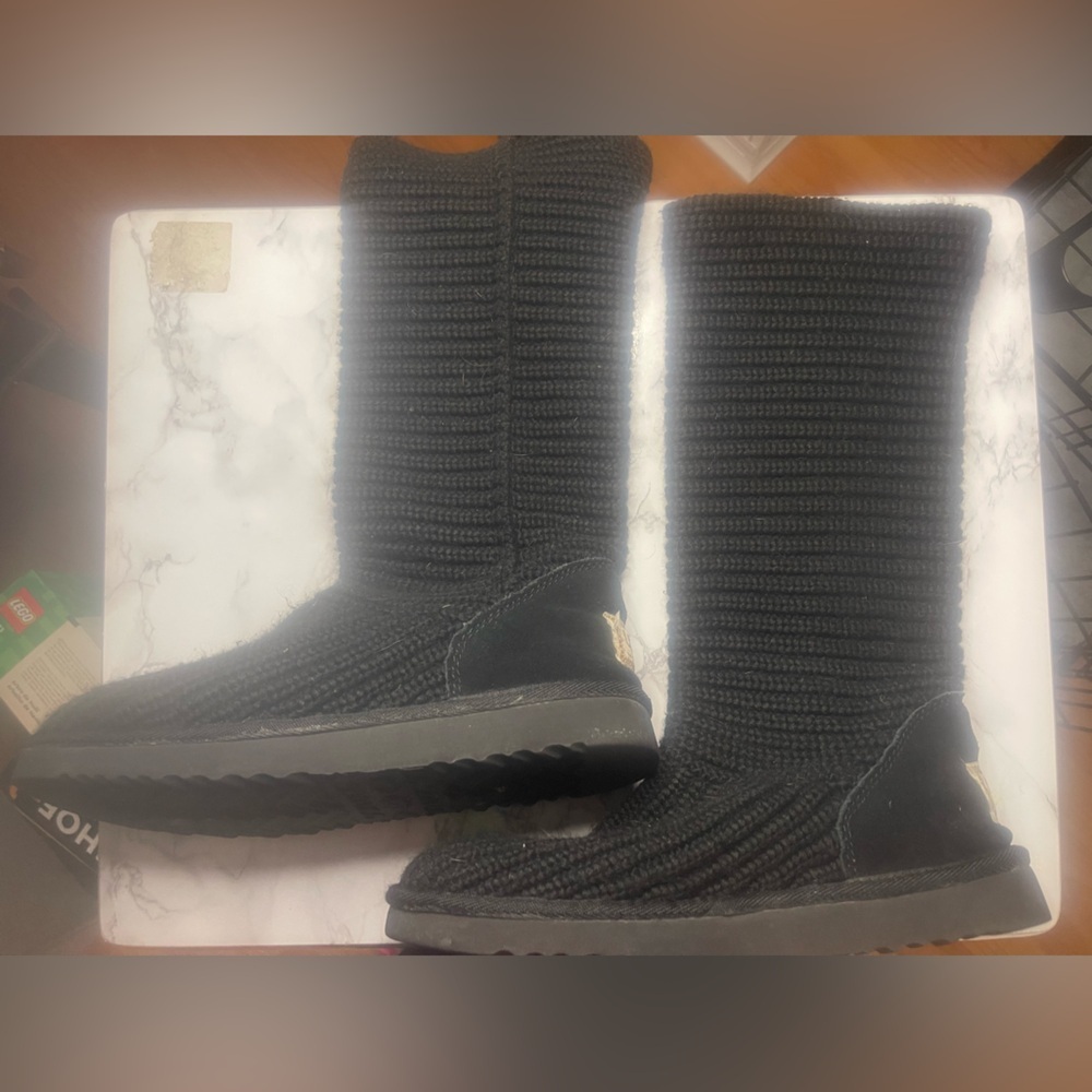 UGG Womens Classic Cardy 1016555 Black Knit Sweater Mid-Calf Snow Boots Size 8